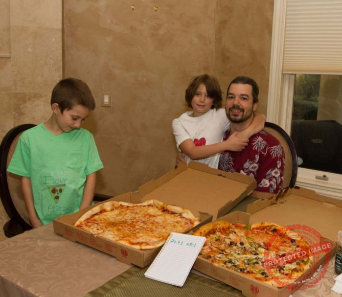 Laszlo Hanyecz avec ses pizzas