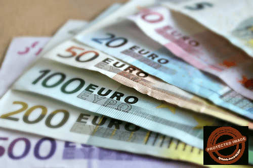 Les monnaies fiduciaires, sous forme de pièces et de billets tangibles